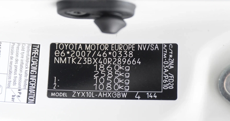 Toyota C-HR cena 92999 przebieg: 100000, rok produkcji 2019 z Jarocin małe 781